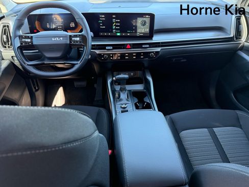 New 2026 Kia Sorento LX FWD image 13