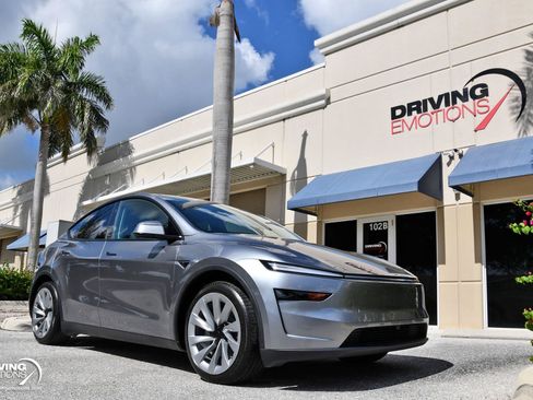 Used 2026 Tesla Model Y AWD image 8