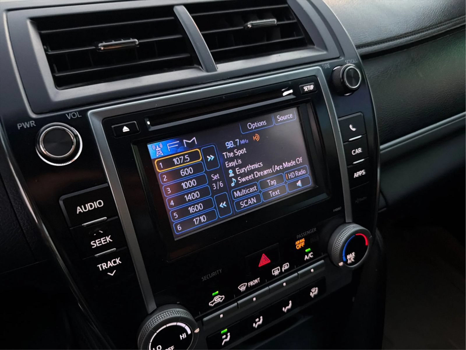 Used 2012 Toyota Camry SE FWD image 19
