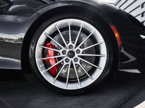 Used 2024 McLaren Artura RWD image 20