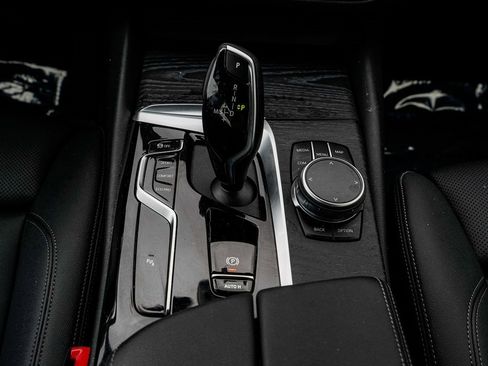 Used 2022 BMW 530i w/ Convenience Package image 14