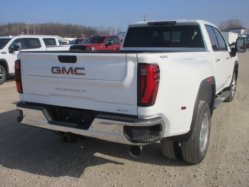 New 2026 GMC Sierra 3500 SLT w/ SLT Premium Package image 4