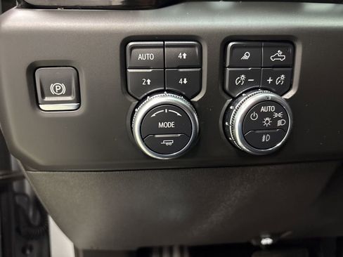 Used 2025 GMC Sierra 1500 AT4 w/ AT4 Premium Package AWD/4WD image 25