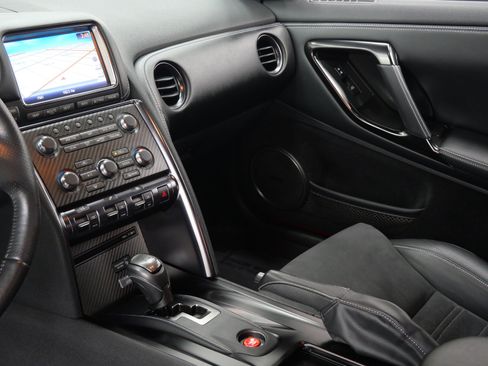 Used 2015 Nissan GT-R Premium AWD/4WD image 28