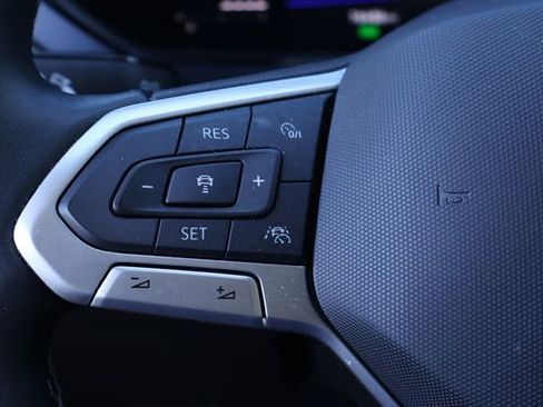 Certified 2022 Volkswagen Taos SE w/ IQ.Drive SE Package image 21