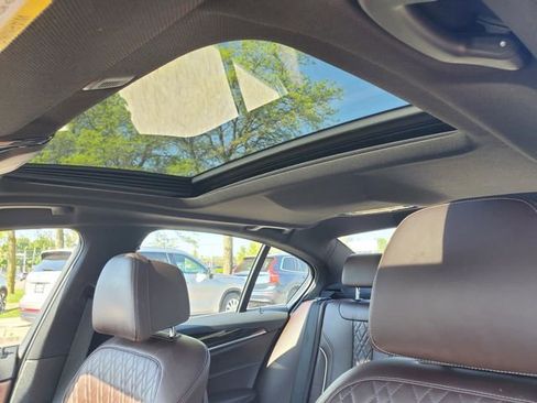 Used 2017 BMW 530i xDrive AWD/4WD image 14