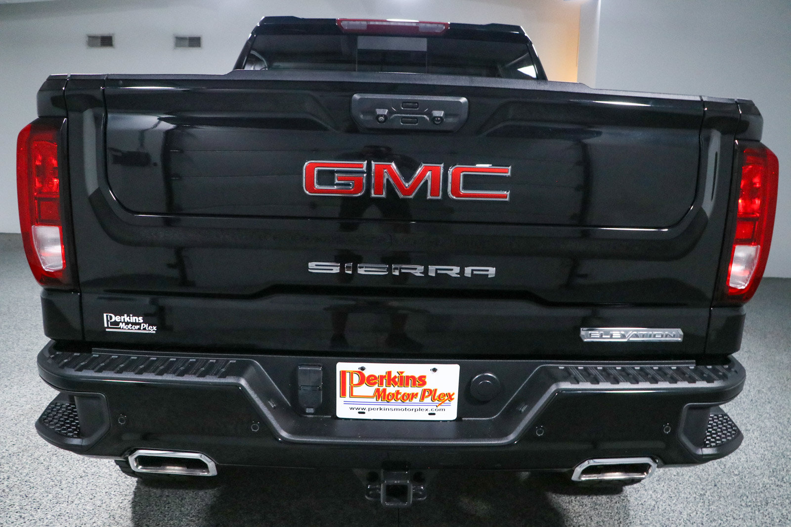 Used 2022 GMC Sierra 1500 Elevation w/ Elevation Premium Package AWD/4WD image 9