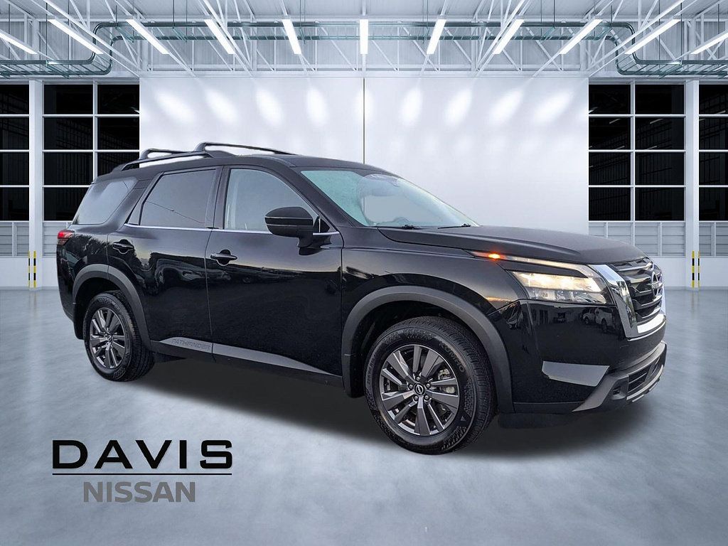 Used 2025 Nissan Pathfinder SV FWD image 1