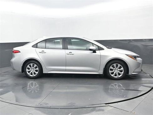 Used 2026 Toyota Corolla LE image 2
