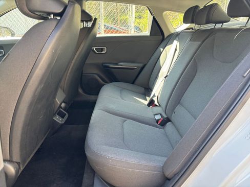 Used 2025 Kia K4 LXS image 37