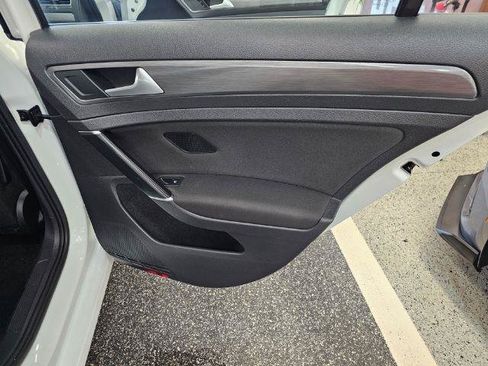 Used 2019 Volkswagen Golf S FWD image 33