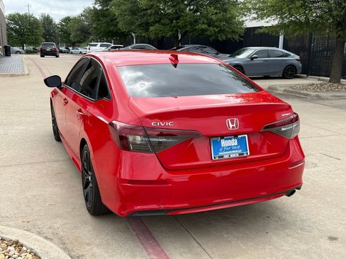 Used 2025 Honda Civic Sport image 3