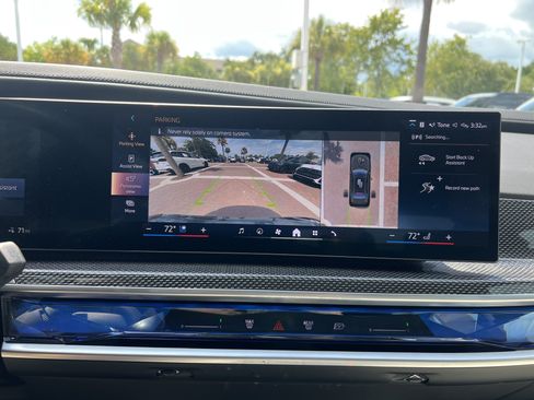Used 2023 BMW i7 xDrive60 w/ Executive Package 2 AWD/4WD image 25