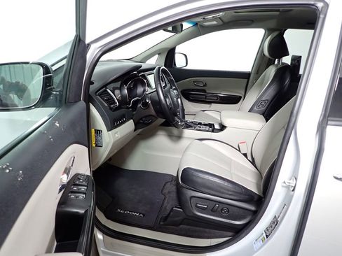 Used 2021 Kia Sedona SX FWD image 23