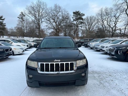 Used 2011 Jeep Grand Cherokee Laredo image 2