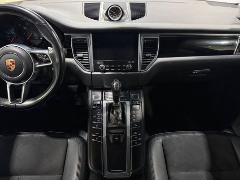 Used 2018 Porsche Macan Base w/ Premium Package image 37