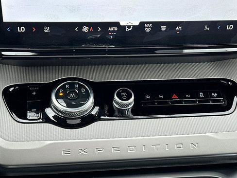 New 2026 Ford Expedition Active image 19