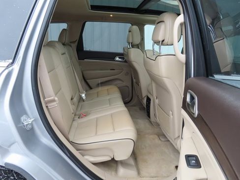 Used 2017 Jeep Grand Cherokee Overland w/ Jeep Active Safety Group image 31