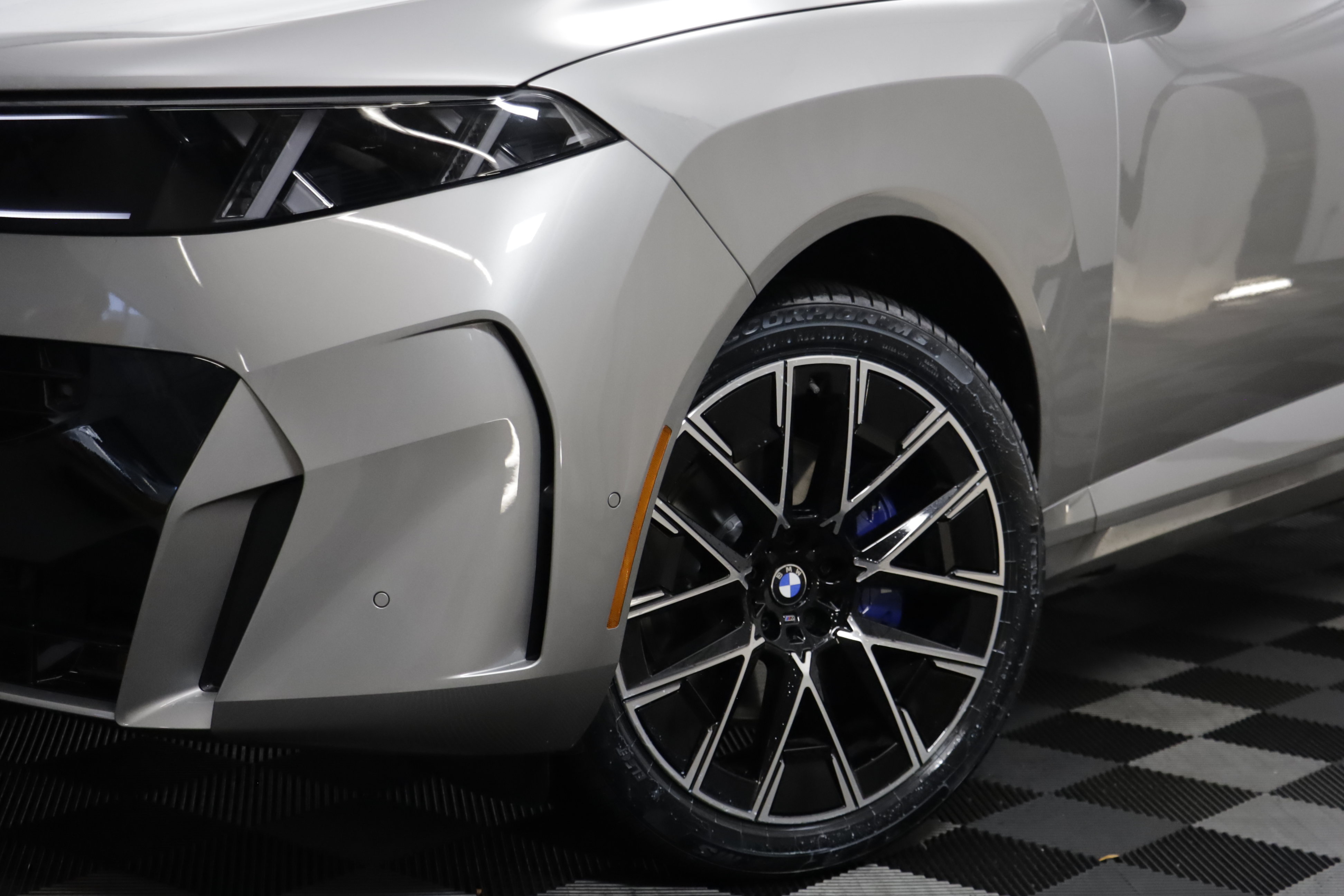 New 2027 BMW X5 xDrive40i w/ M Sport Package AWD/4WD image 4