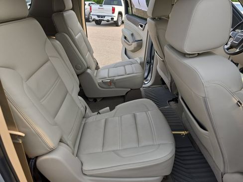 Certified 2019 GMC Yukon XL Denali w/ Denali Ultimate Package AWD/4WD image 11