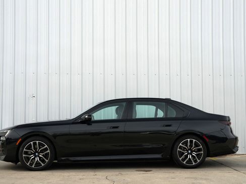 Used 2023 BMW 760i xDrive w/ Executive Package image 9
