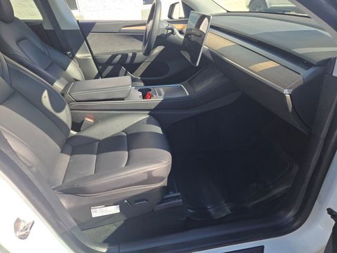 Used 2022 Tesla Model Y Long Range image 6