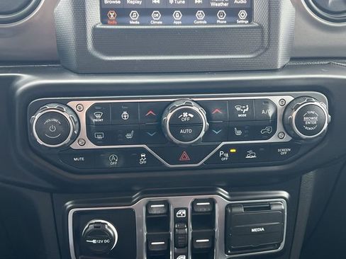 Used 2021 Jeep Gladiator Sport image 13