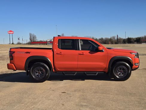 Used 2025 Nissan Frontier PRO-4X image 7