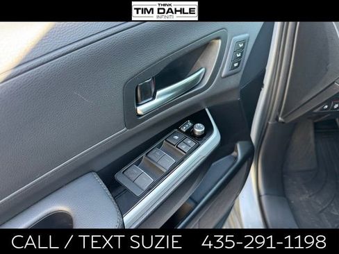 Used 2025 Toyota Sienna Platinum AWD/4WD image 9