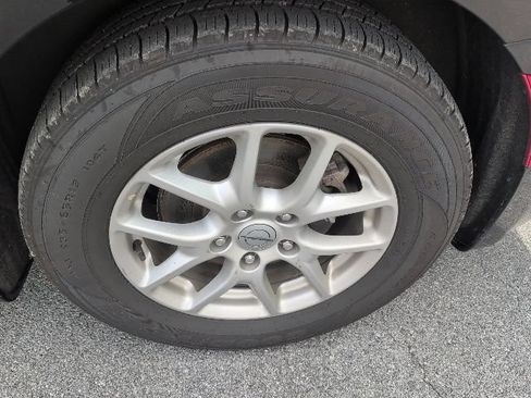 Used 2024 Chrysler Pacifica Touring-L FWD image 5