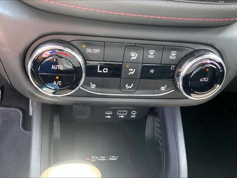 Used 2022 Chevrolet TrailBlazer RS w/ Technology Package FWD image 15