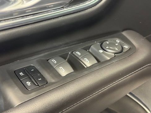 Used 2022 Chevrolet Suburban Z71 image 10