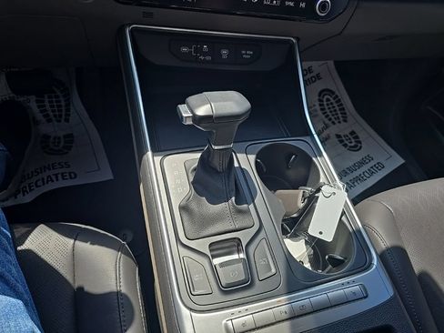 Used 2025 Kia Carnival FWD image 18