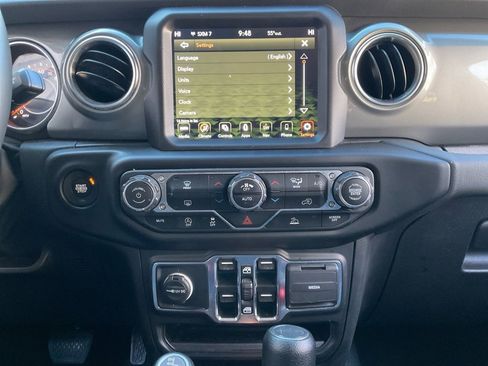 Used 2022 Jeep Gladiator Overland image 20