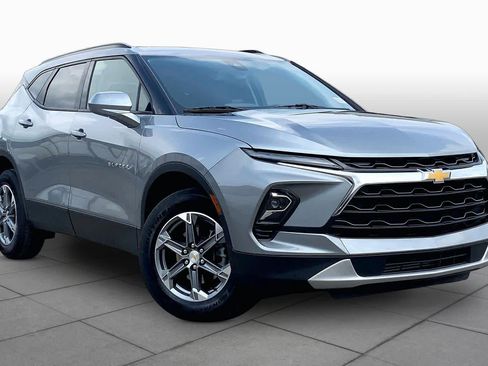 Used 2024 Chevrolet Blazer LT w/ Convenience Package FWD image 3