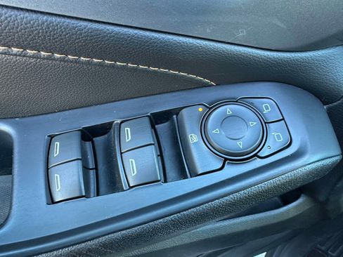 Used 2021 Chevrolet Traverse LS image 17