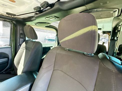 Used 2021 Jeep Wrangler Sport AWD/4WD image 26