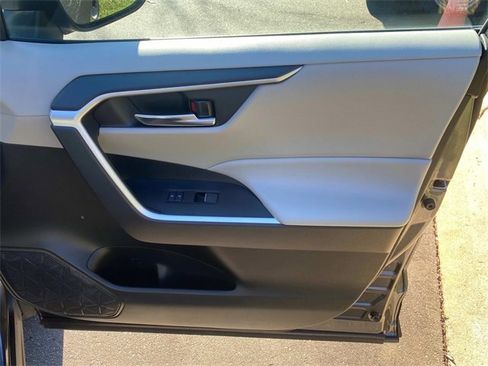Used 2022 Toyota RAV4 XLE image 35