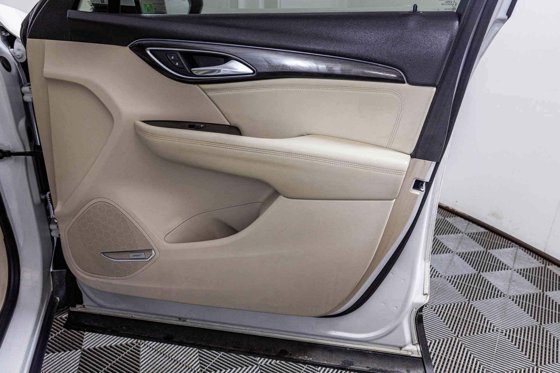 Used 2022 Buick Envision Essence w/ Technology Package I FWD image 50