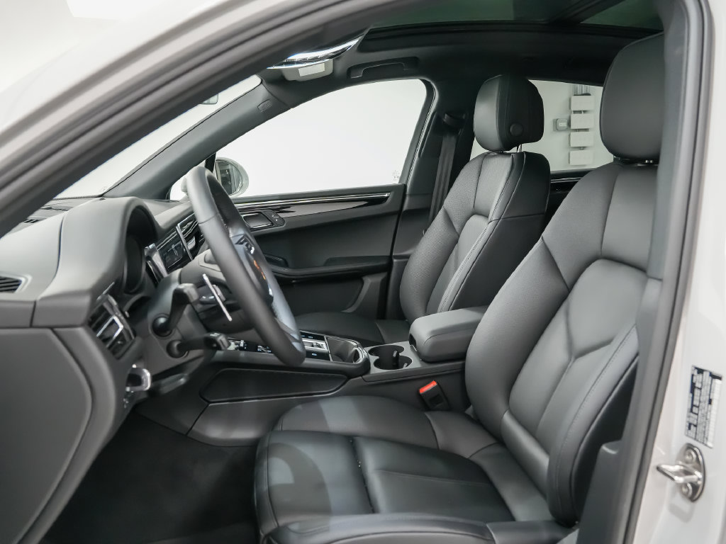 Used 2026 Porsche Macan AWD/4WD image 5
