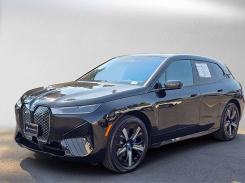 Used 2024 BMW iX xDrive50 w/ Premium Package AWD/4WD image 7