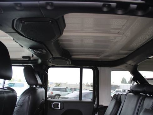 Used 2022 Jeep Wrangler Unlimited Sahara w/ Cold Weather Group AWD/4WD image 39
