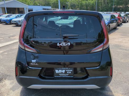 Certified 2023 Kia Soul LX w/ LX Technology Package FWD image 6