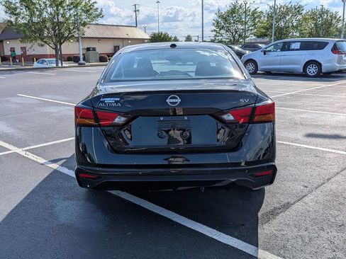 Used 2024 Nissan Altima 2.5 SV FWD image 4
