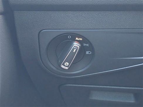 Used 2023 Volkswagen Tiguan SE R-Line image 34