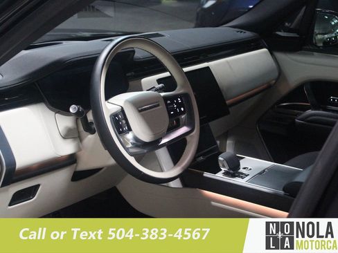 Used 2024 Land Rover Range Rover SE AWD/4WD image 3