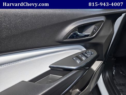 Certified 2025 Chevrolet Trax LT FWD image 30