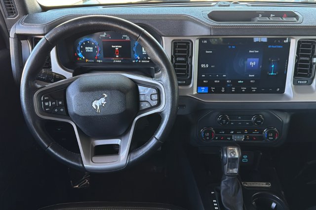 Used 2025 Ford Bronco Outer Banks AWD/4WD image 17