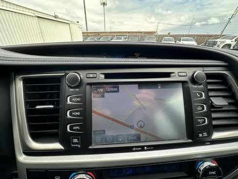 Used 2015 Toyota Highlander Limited FWD image 21