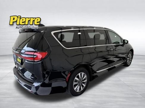 Used 2023 Chrysler Pacifica Limited FWD image 6